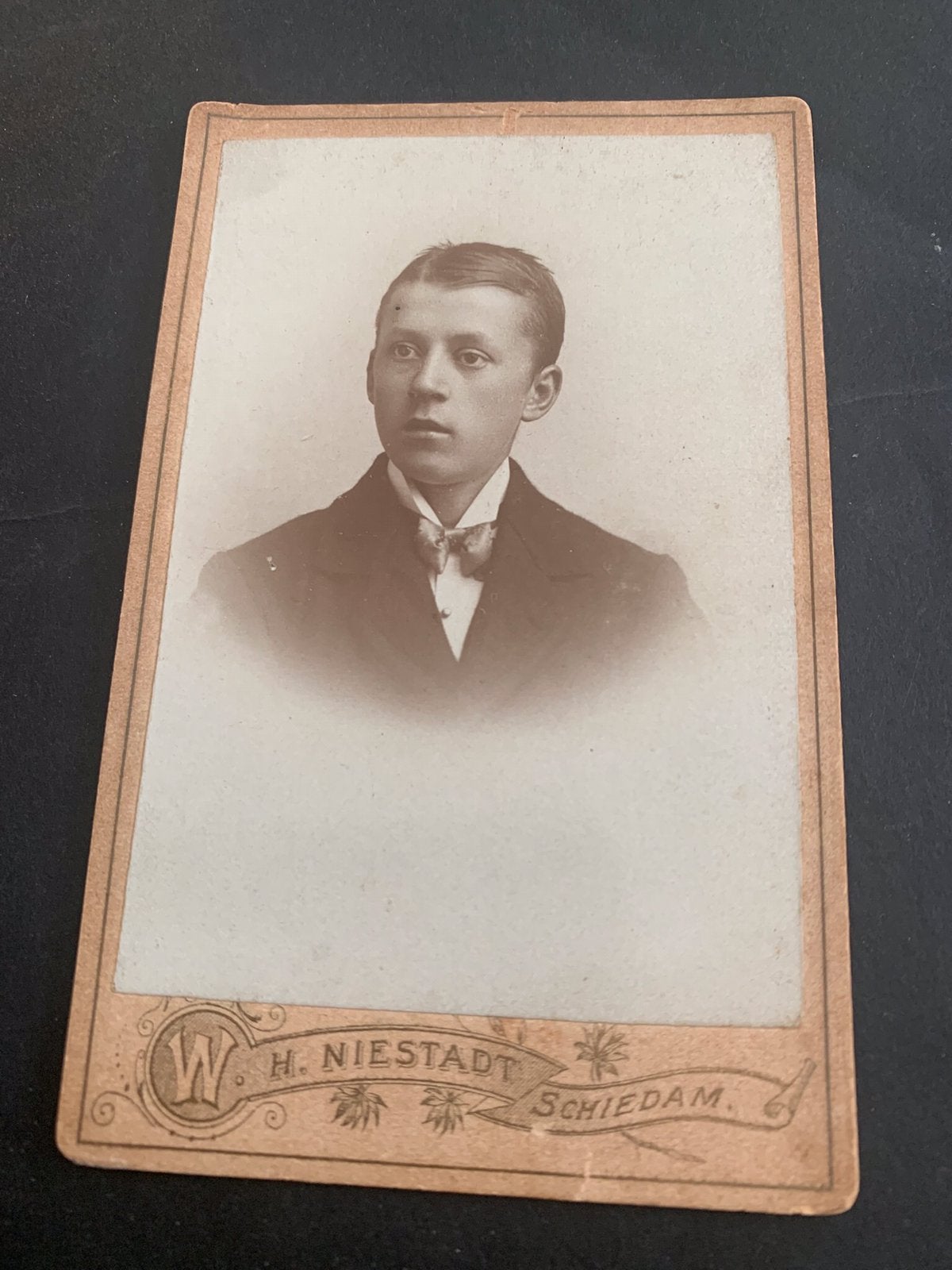 cdv carte de visite jongeman Schiedam W H Niestadt, Verzenden, Voor 1940, Zo goed als nieuw, Foto