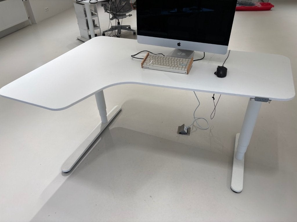 IKEA BEKANT elektrisch zit-sta hoekbureau 160x110 wit, Huis en Inrichting, Ophalen, Zit-sta bureau, 160 cm, Gebruikt