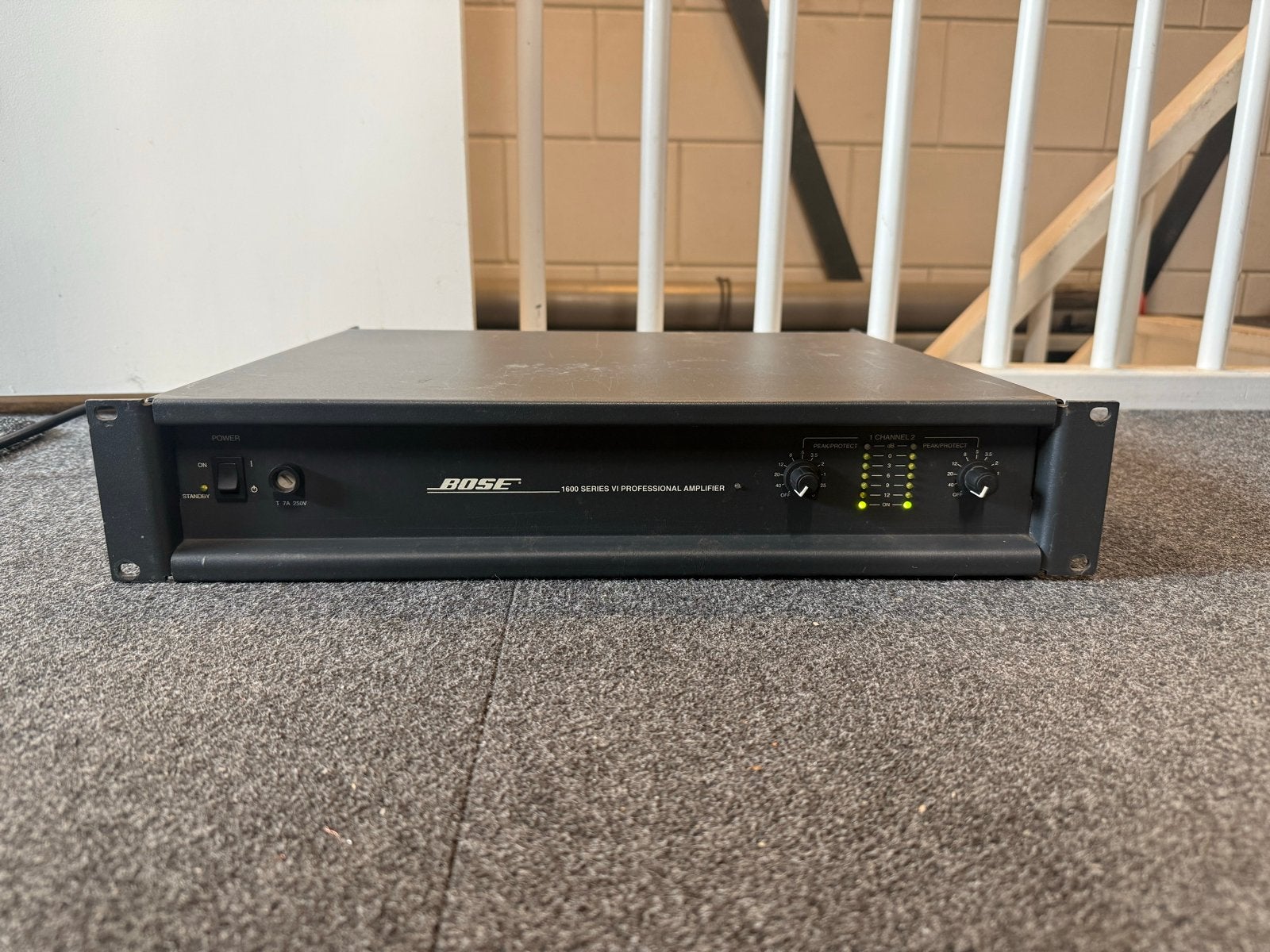 Bose 1600 Series 6 Professionele Versterker, Ophalen of Verzenden, Gebruikt, Overige merken