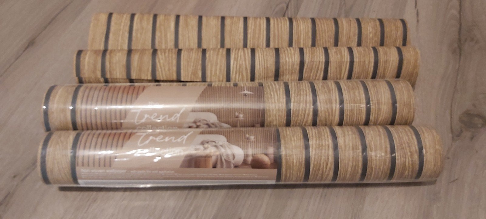 Trend Behang Houtnerf met Zwarte Strepen - 2.5 Rollen, Ophalen of Verzenden, 25 tot 50 m², Bruin, Modern, Houtlook, Industrieel