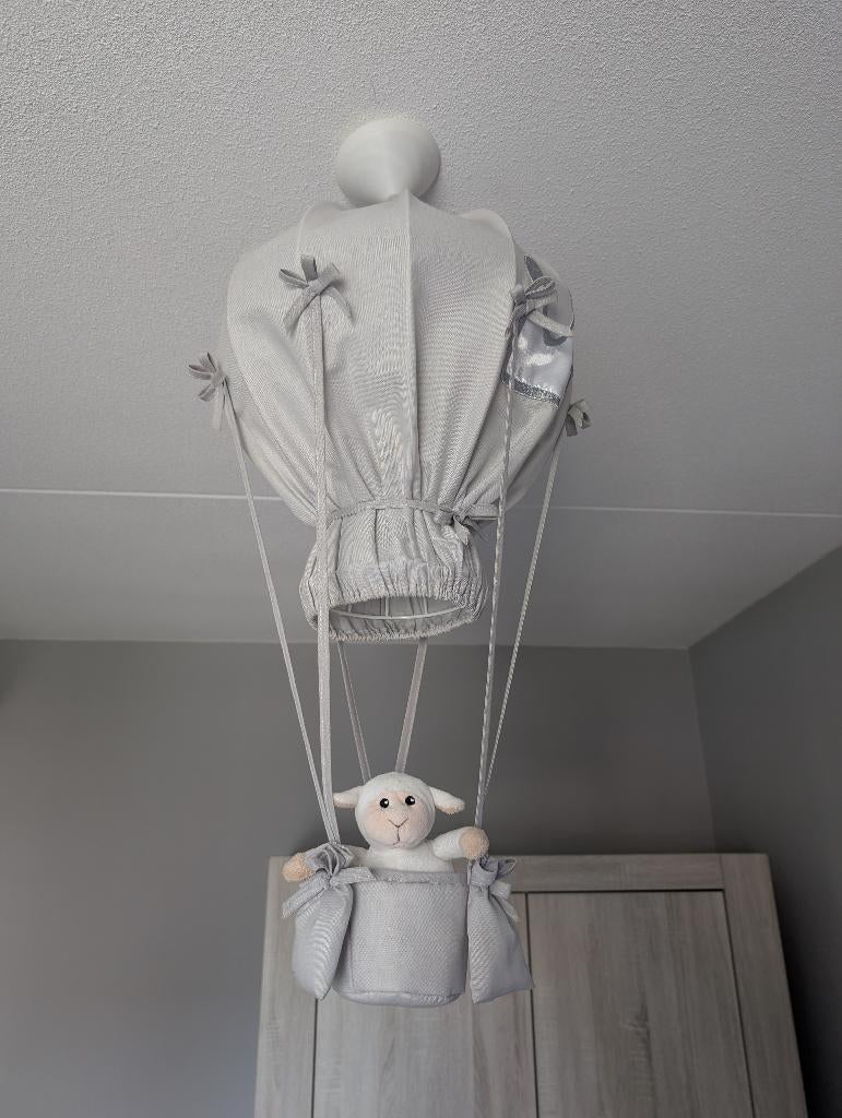 Luchtballon lamp met beertje in mandje en kroontje op kap, Kinderen en Baby's, Kinderkamer | Inrichting en Decoratie, Ophalen of Verzenden
