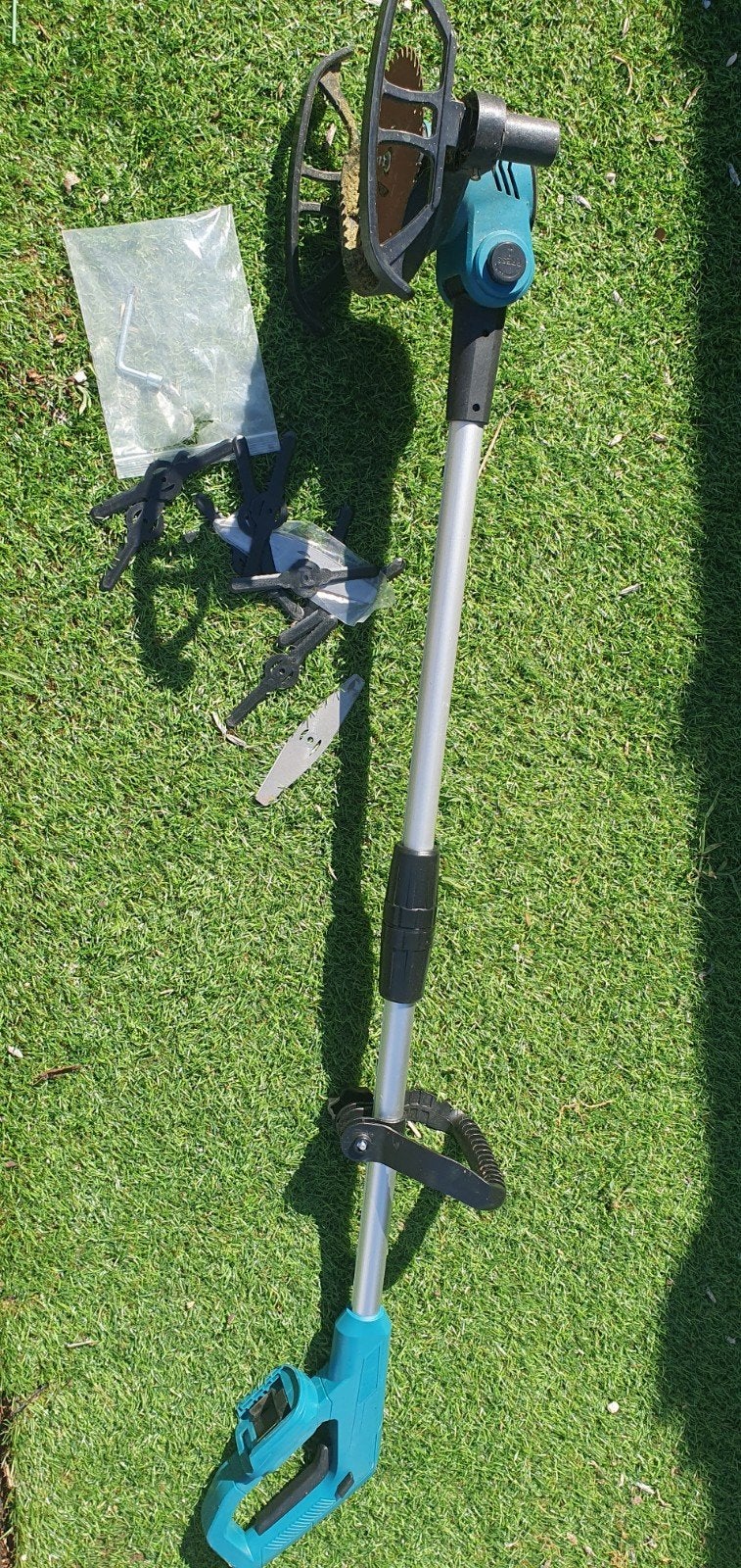 Trimmer op 18V Makita-accu's - Complete set, Ophalen of Verzenden, Gebruikt, Accu-grasmaaier, Makita (compatibel)