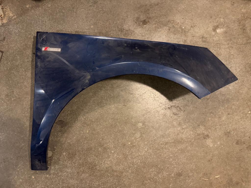 Audi A1 rechts zijscherm/spatbord donkerblauw, Auto-onderdelen, Carrosserie en Plaatwerk, Gebruikt, Voor, Spatbord, Audi