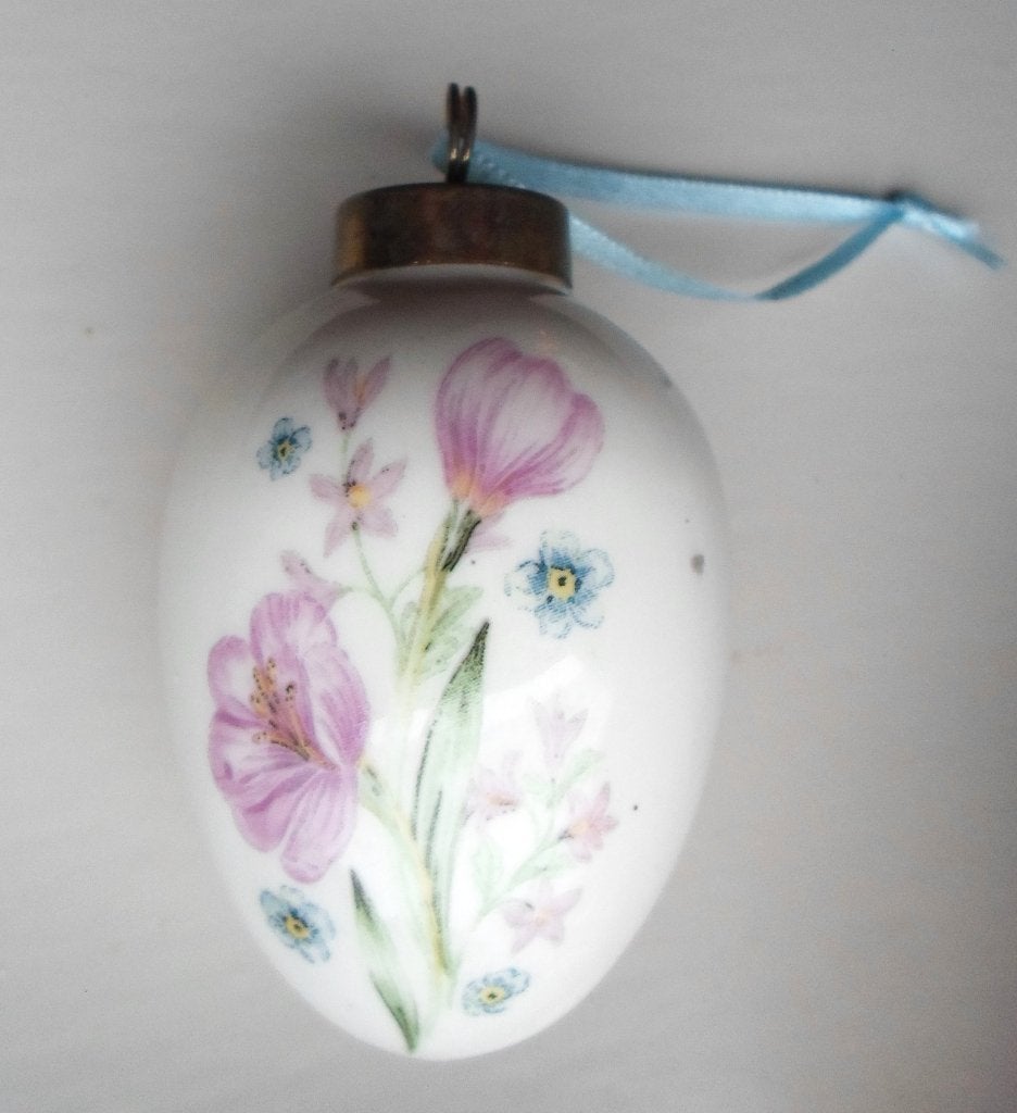 Porseleinen hanger. Seizoen Lente. Beschilderd ei Krokus., Antiek en Kunst, Ophalen of Verzenden