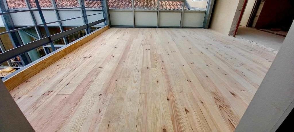 150M2 GRENEN VLOERDELEN, RONDOM MESSING EN GROEF 195MM, Ophalen, Nieuw, 75 m² of meer, Parket