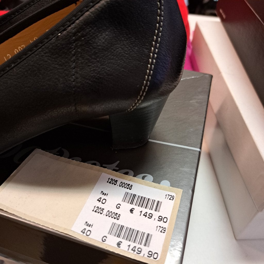 Footnotes zwarte pumps met studs voorop hak 5cm 40 nr 44552, Kleding | Dames, Schoenen, Pumps, ., Zwart, Footnotes