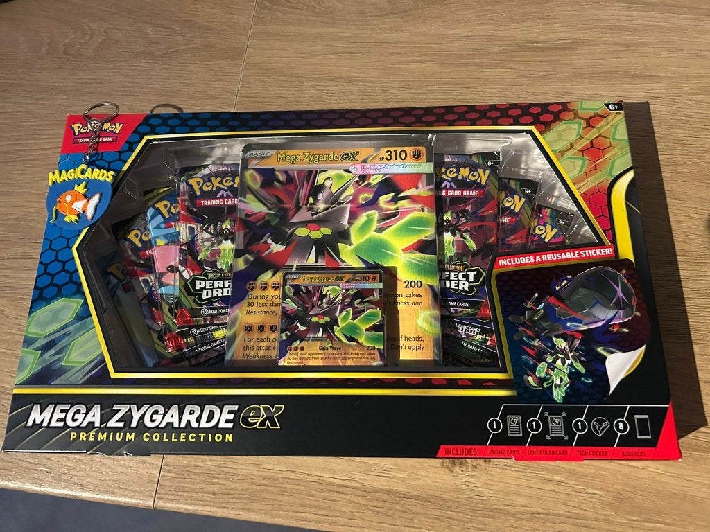 Mega Zygarde Premium ex Box, Ophalen of Verzenden, Nieuw, Booster, Foil