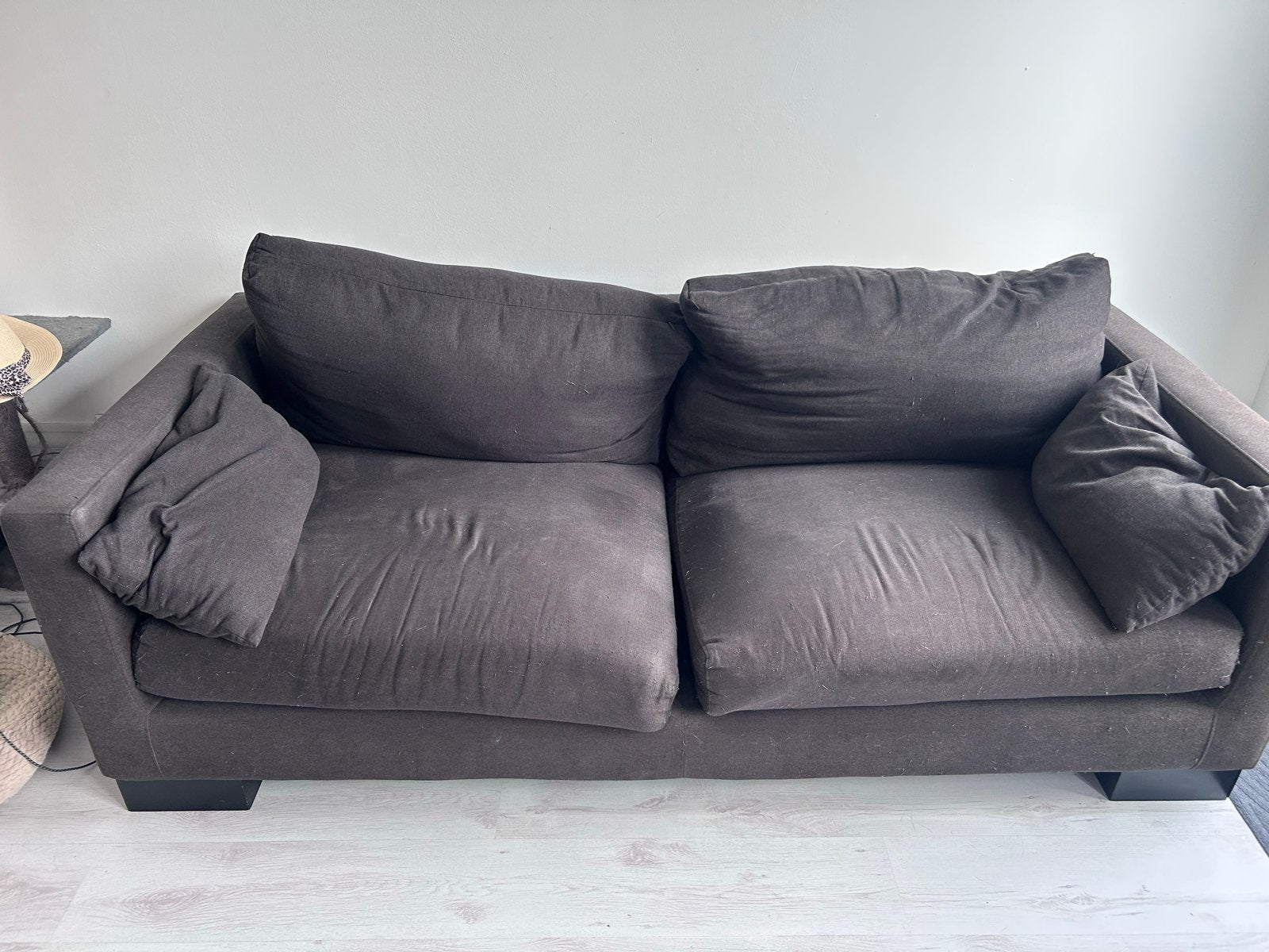 Comfortabele donkergrijze tweezitsbank, Ophalen, Gebruikt, 150 tot 200 cm, Tweepersoons