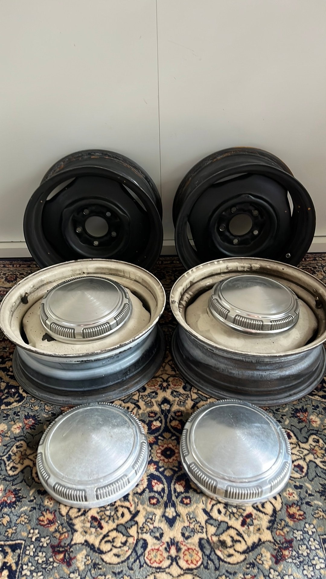 Mopar dog dish hubcaps incl 15 inch steelies, Auto diversen, Wieldoppen, Ophalen of Verzenden, Zo goed als nieuw
