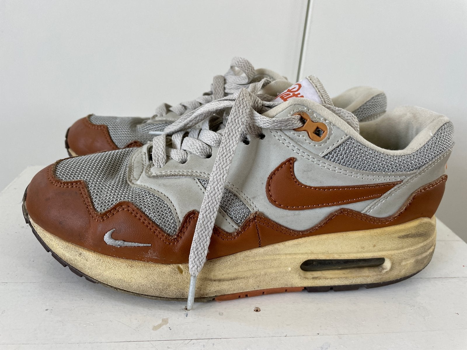 Patta x Nike Air Max 1 'Rush Maroon' sneakers, Wit, Ophalen of Verzenden, Sneakers of Gympen, Gedragen