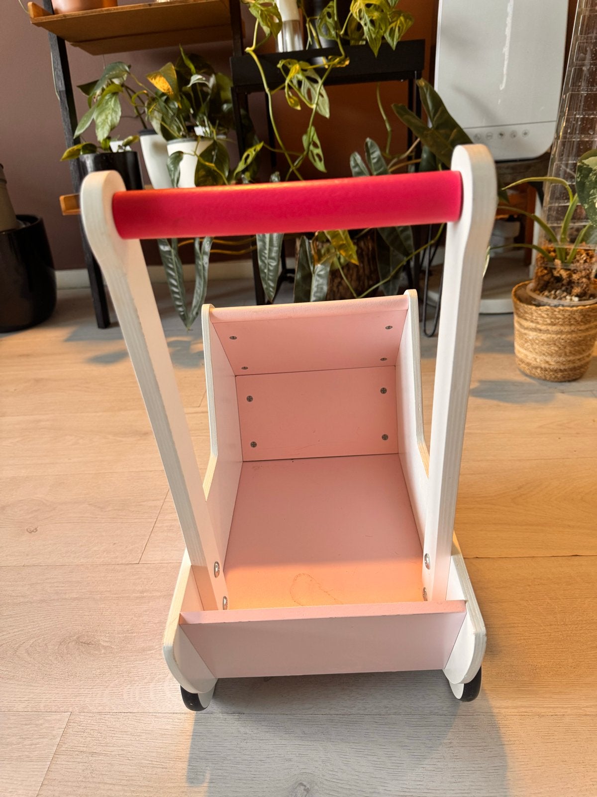 Houten poppenwagen / loopwagen roze, Ophalen, Gebruikt, Overige typen