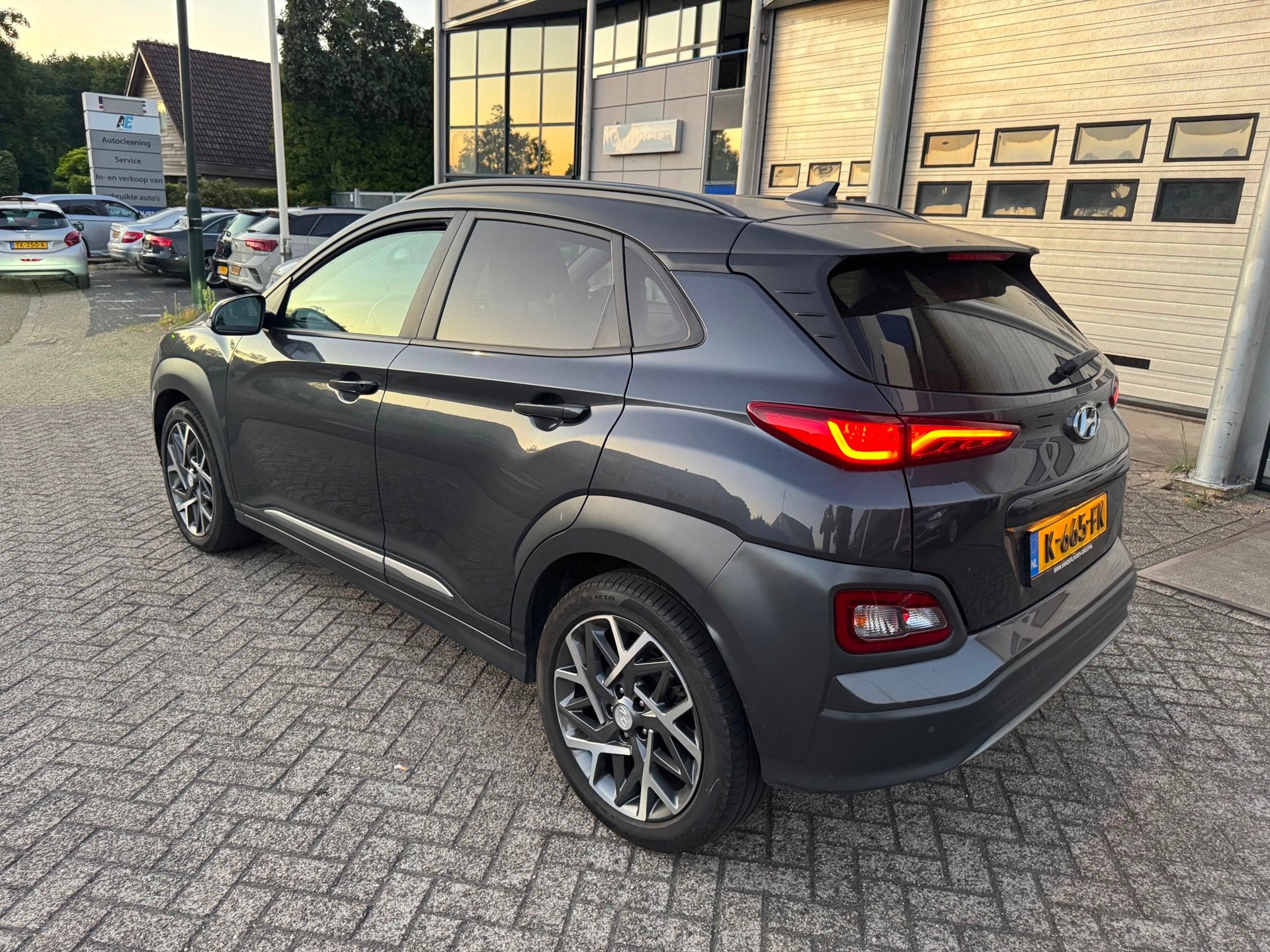 Hyundai Kona EV Premium 64 kWh Leder,Schuifdak,Camera, Auto's, Gebruikt, 174 min, Automatische klimaatregeling, Origineel Nederlands