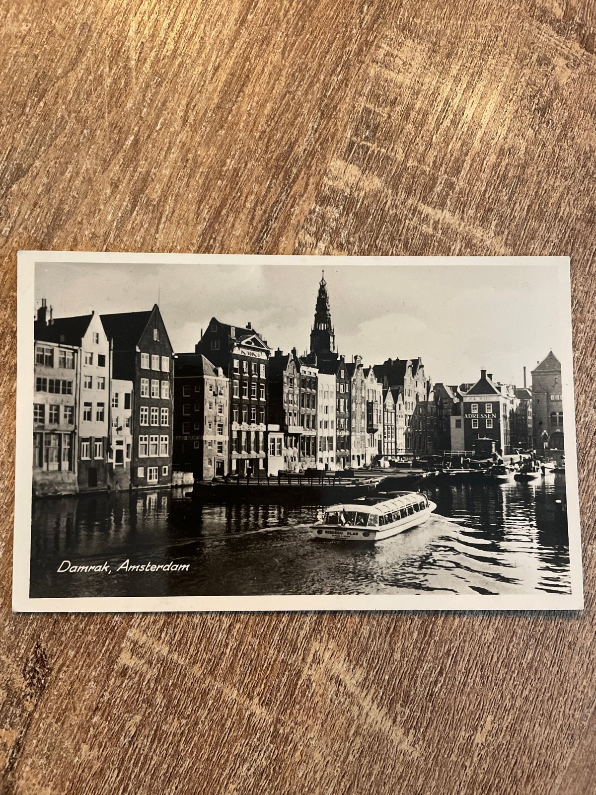 Oude ansichtkaart Damrak Amsterdam - Gelopen, 1952, Ophalen of Verzenden, 1940 tot 1960, Gelopen, Noord-Holland