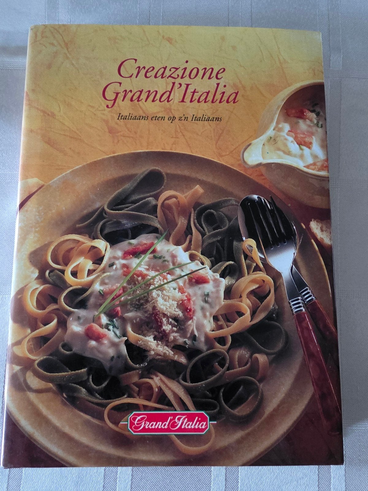 Creazione Grand'Italia: Italiaans eten op z'n Italiaans, Boeken, Voorgerechten en Soepen, Ophalen of Verzenden, Italië, Onbekend