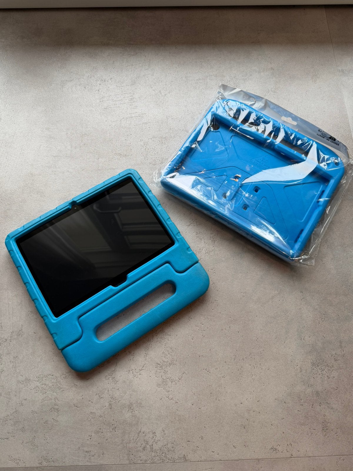 Lenovo Tab M10 32GB met twee hoezen, Ophalen, Zo goed als nieuw, 10 inch, 32 GB