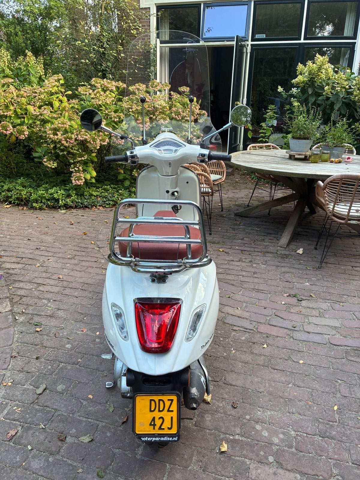 Witte Vespa Primavera uit 2015 - Goed onderhouden, Ophalen, Gebruikt, Benzine