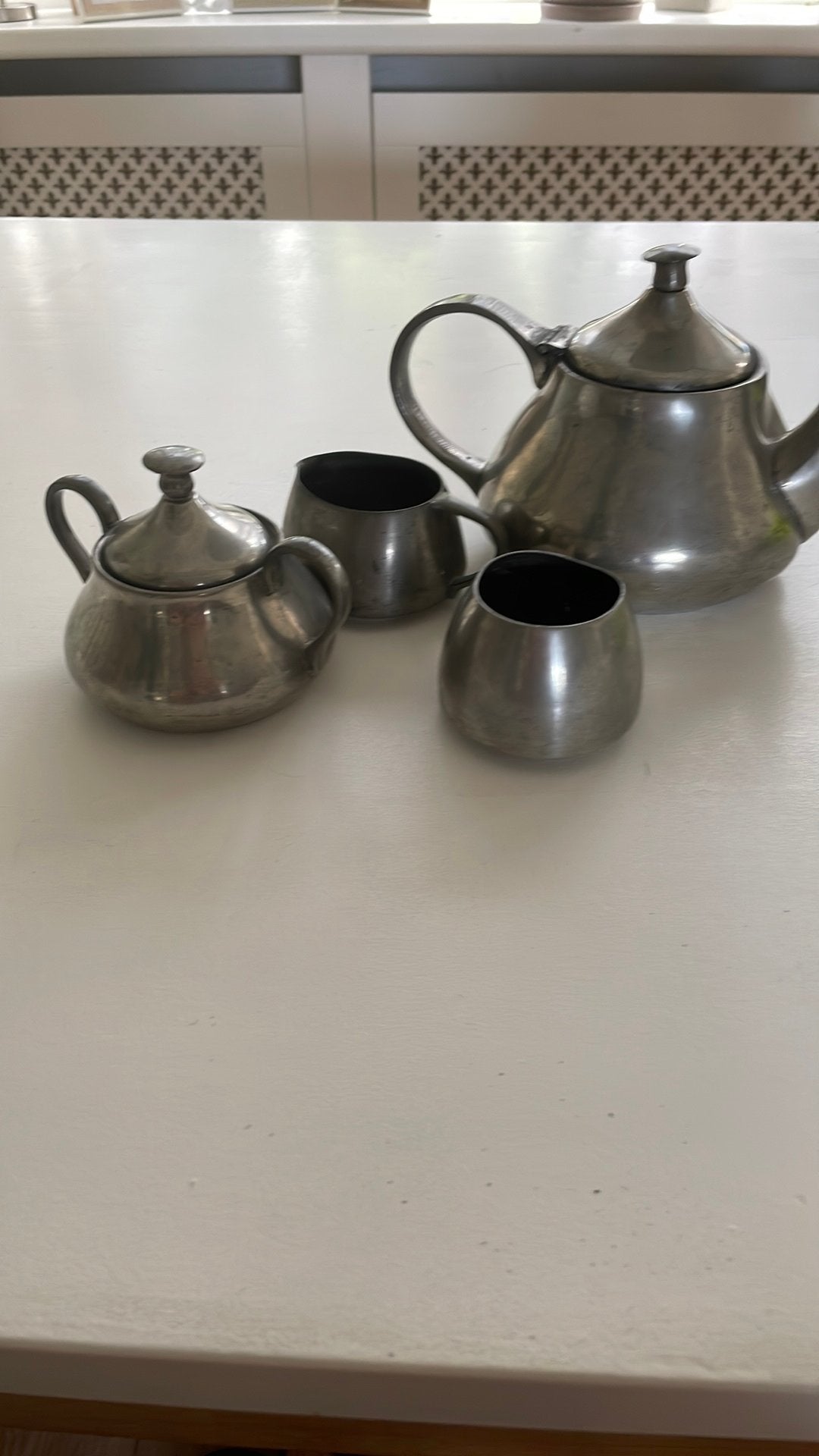 Thee sevies . Thee pot suikerpot melkkannetje lepelvaasje, Antiek en Kunst, Ophalen