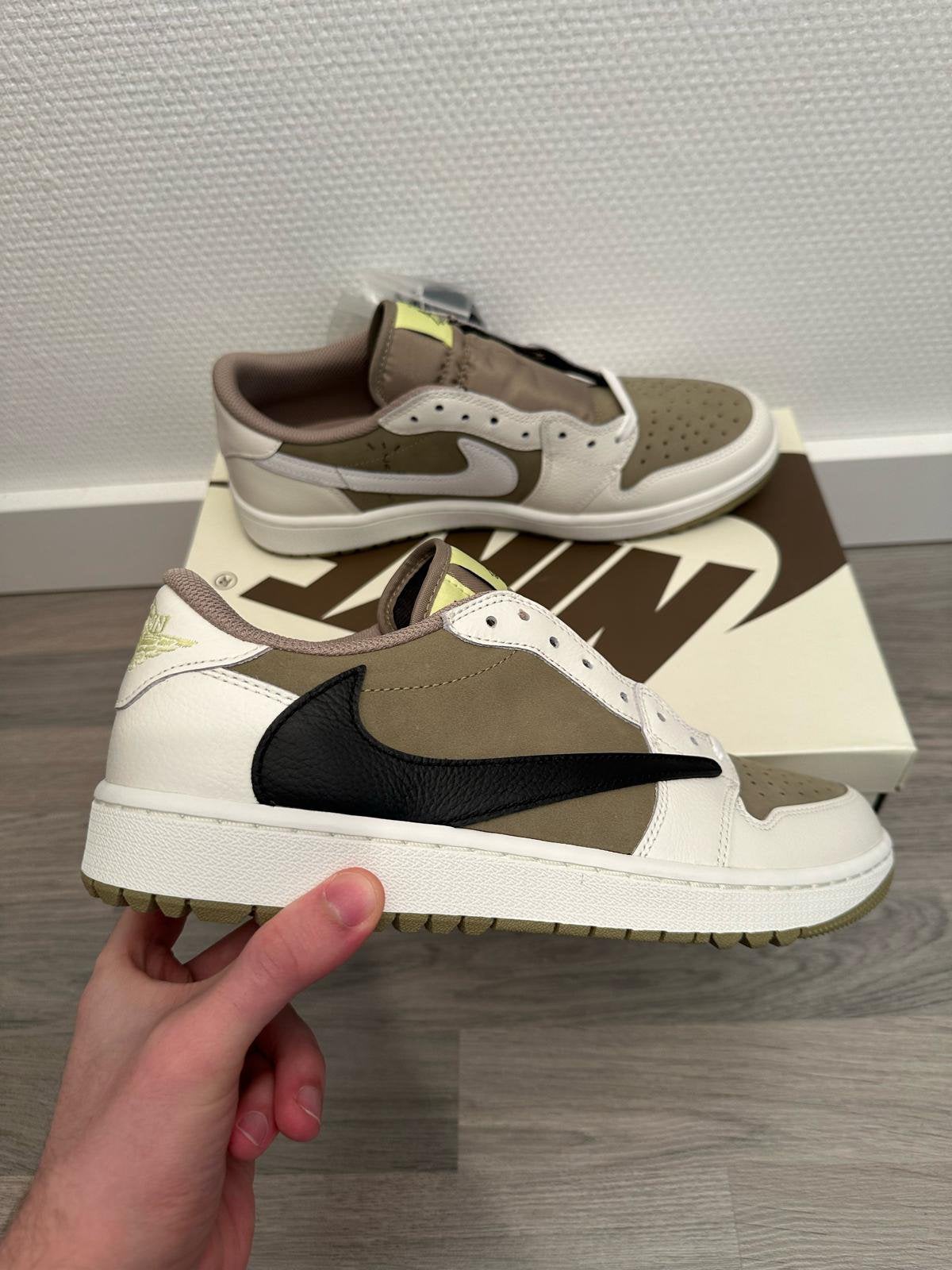 Nike Air Jordan 1 Low Golf Travis Scott Neutral Olive, Ophalen of Verzenden, Zo goed als nieuw, Overige kleuren