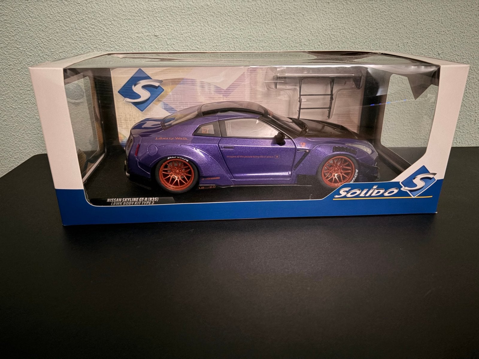 1/18 Maisto LBW Nissan Skyline, Hobby en Vrije tijd, Ophalen, Zo goed als nieuw, Auto, Maisto