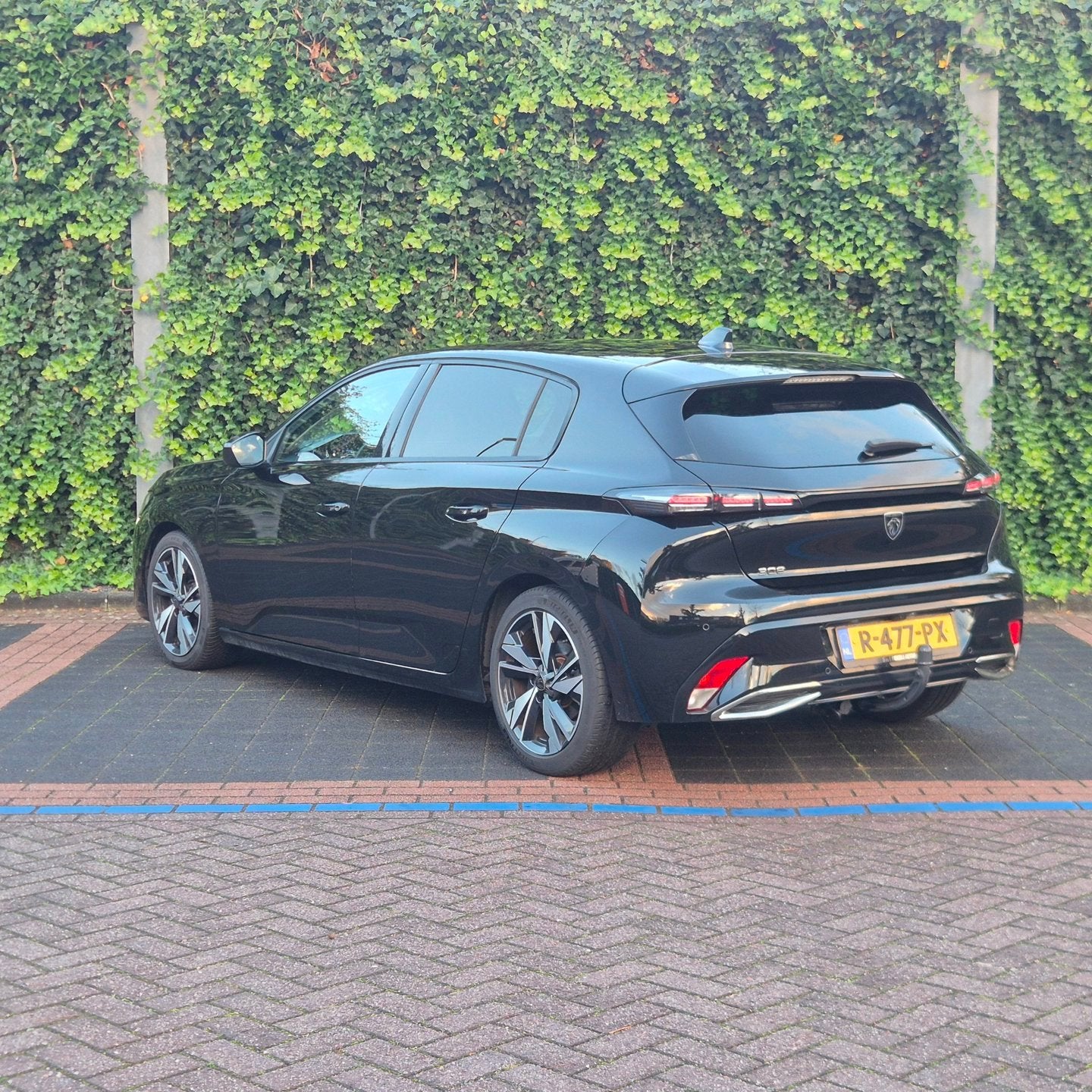 Peugeot 308 1.2 PureTech Allure 130 EAT8 | Trekhaak | Camera, Dealer onderhouden, Gebruikt, 1199 cc, 1264 kg