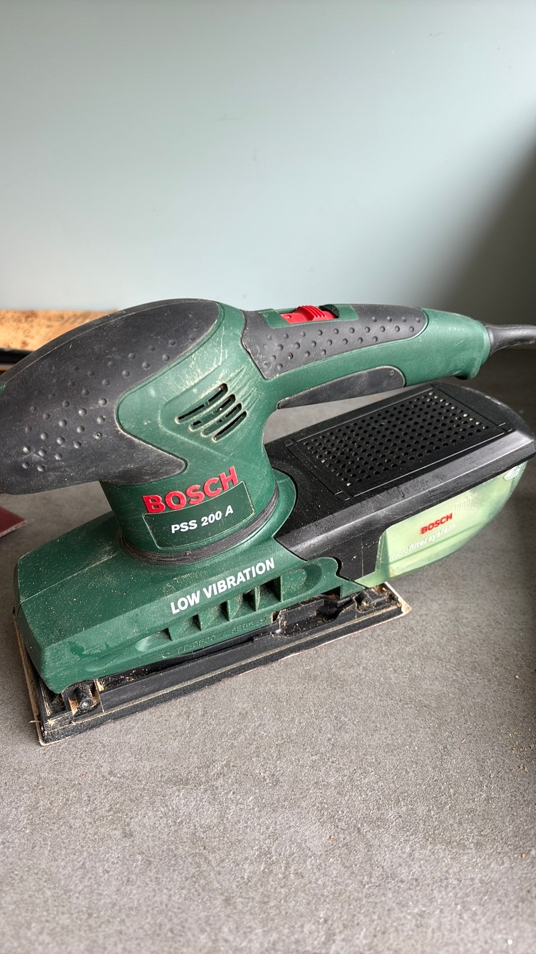 Bosch vlakschuurmachine, Doe-het-zelf en Verbouw, Gereedschap | Schuurmachines, Ophalen of Verzenden, Zo goed als nieuw, Minder dan 600 watt