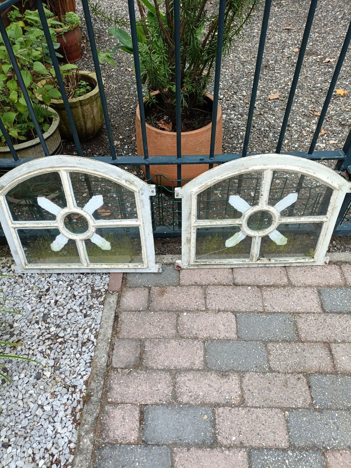 Set van 2 oude gietijzeren stalramen met glas, Doe-het-zelf en Verbouw, Glas en Ramen, Gevelraam of Ruit, Gebruikt, Minder dan 80 cm