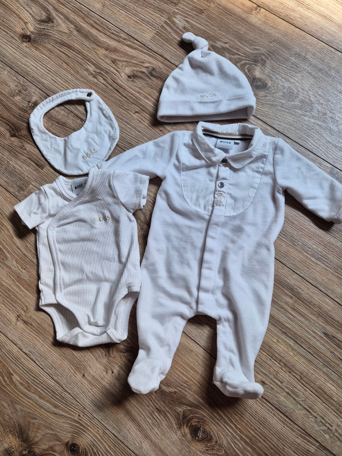 Geweldige set Hugo Boss maatje 56 nieuwstaat, Kinderen en Baby's, Babykleding | Maat 56, Nieuw, Ophalen of Verzenden, Setje, Hugo Boss
