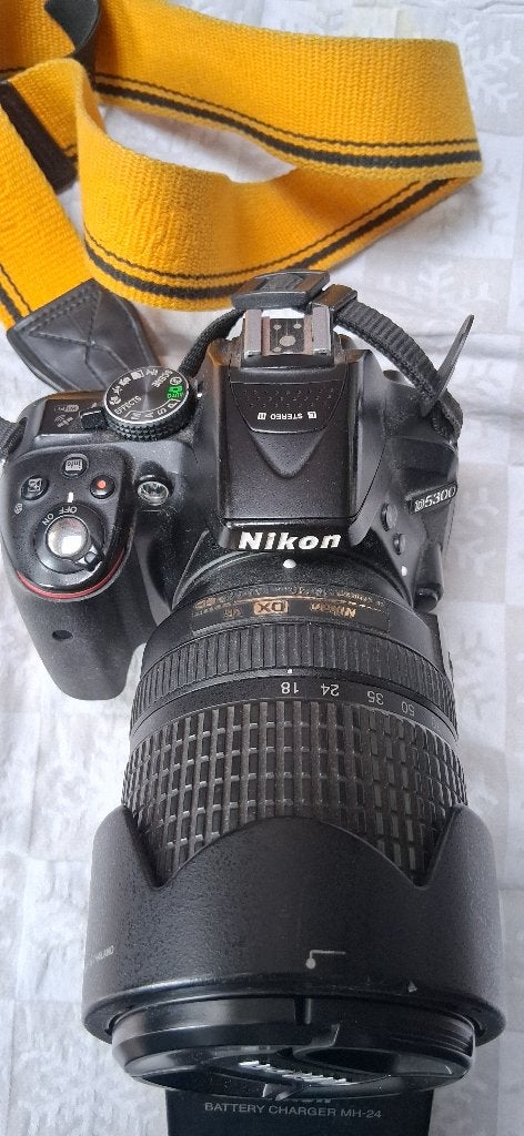 Fraaie Nikon D5300 met 2 lenzen en reserve accu, Gebruikt, Spiegelreflex, Lensdop, 24 megapixels