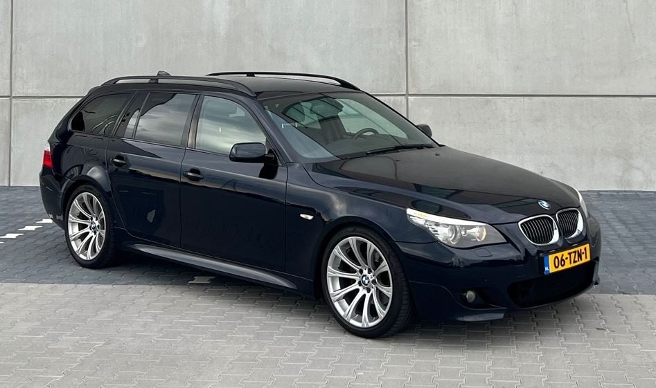 Unieke BMW 5-Serie 530d Touring M-Pakket Head up etc., Auto's, Automaat, 2000 kg, Leder en Stof, Zwart
