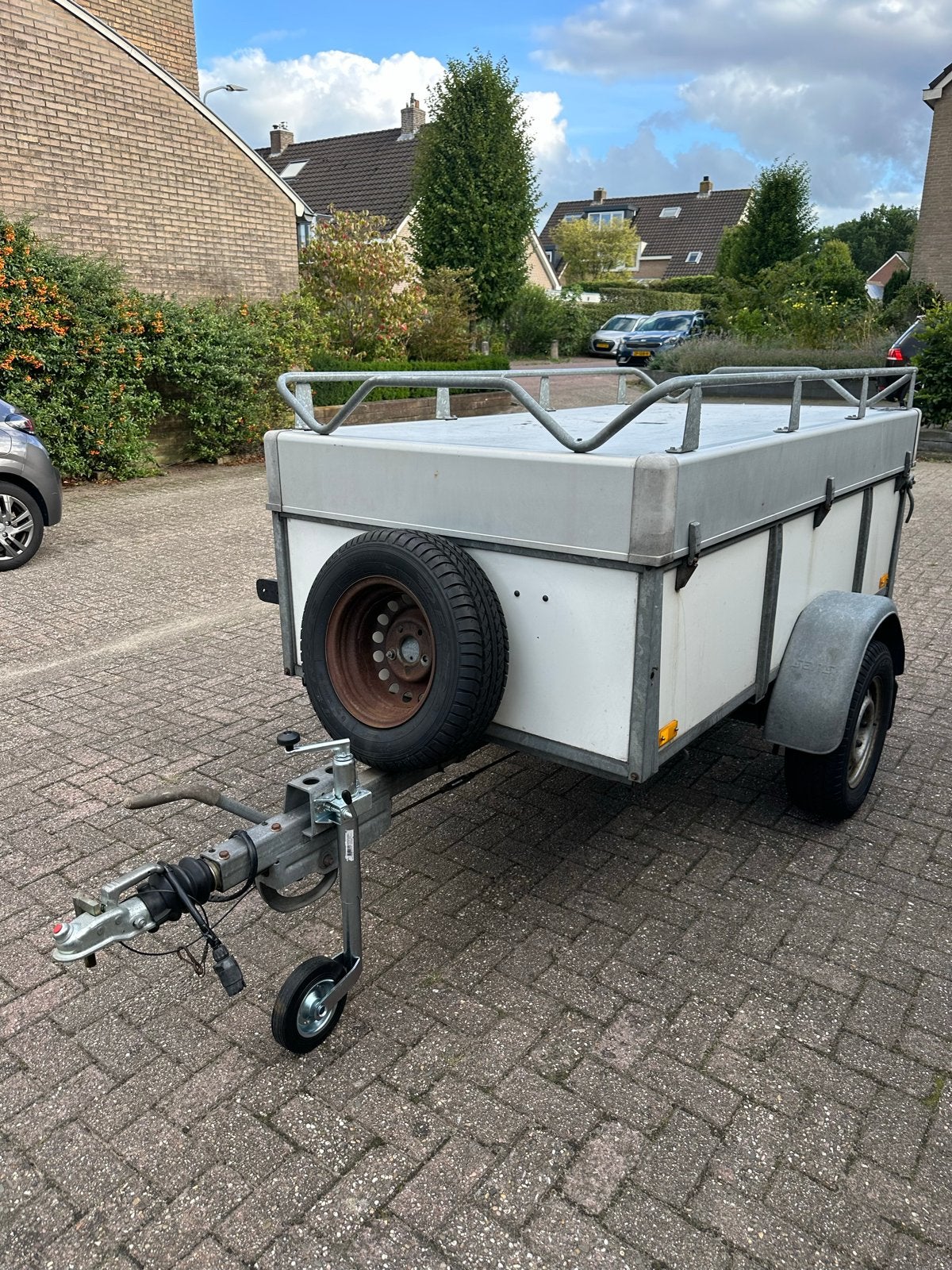 Saris gesloten aanhanger 1000 kg – deksel – slot-reservewiel, Ophalen, Gebruikt