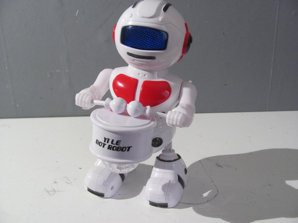dansende speelgoed robot met een trommel genaamd yi le bot, Ophalen of Verzenden, Zo goed als nieuw
