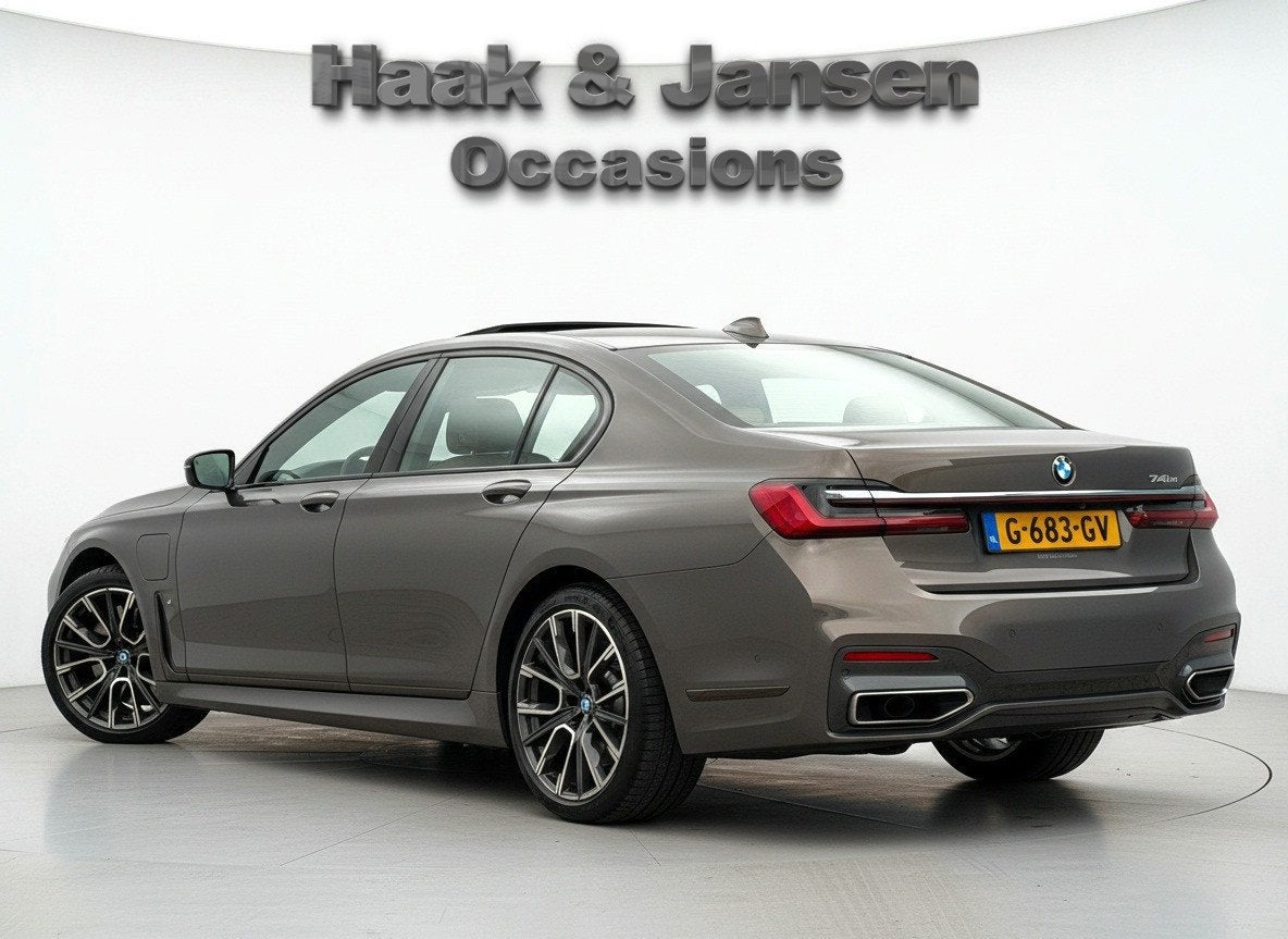 BMW 7-serie 745e M-Sport / Champagner Quartz / Massage / ACC, Automaat, Dealer onderhouden, Achterwielaandrijving, Gebruikt