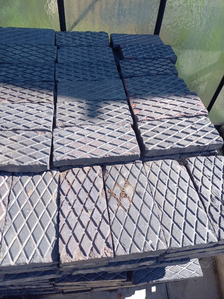330 oude ironbricks/droptegels, Ophalen, Gebruikt, Beton, Terrastegels
