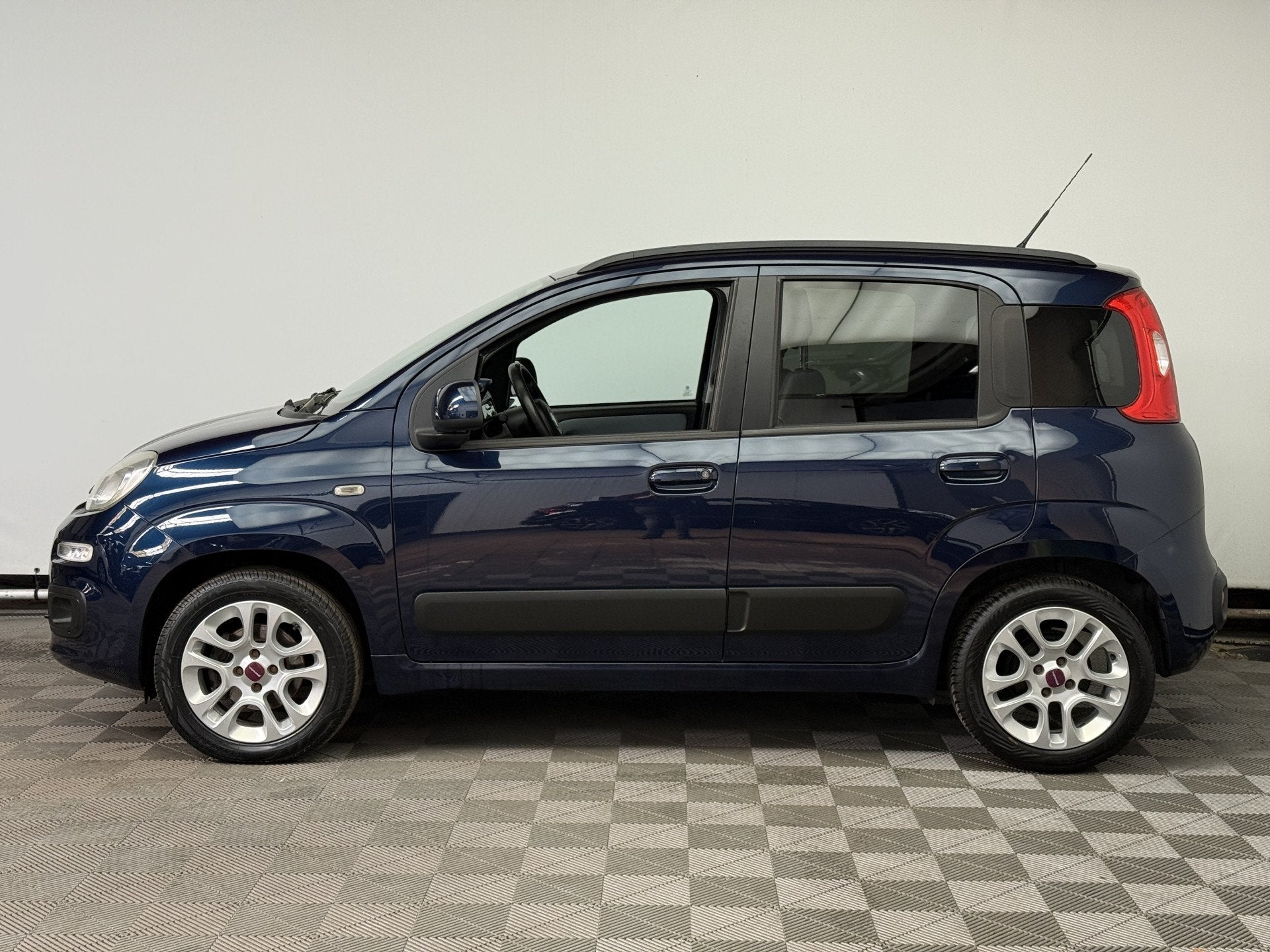 Fiat Panda 0.9 TwinAir Sempre Airco LM15" NL Auto (bj 2013), Auto's, Voorwielaandrijving, Euro 5, Panda, Met garantie (alle)