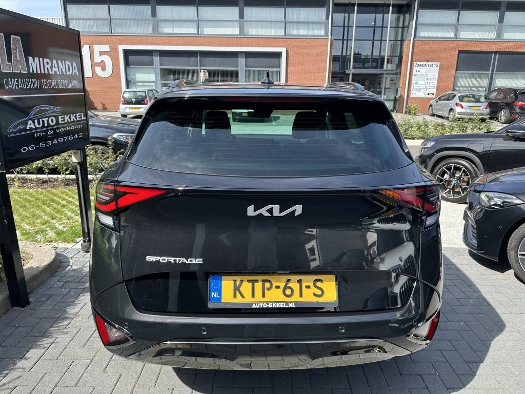 Kia Sportage 1.6 T-GDi Dark Edition MHEV 17 DKM (bj 2025), Auto's, Gebruikt, Euro 6, 4 cilinders, Zwart
