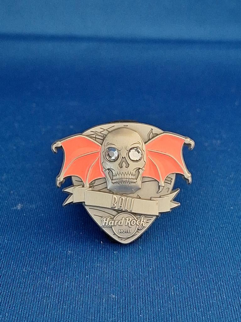 Hard Rock Hotel bali Pin-Doodshoofd-vleugels Limited Edition, Verzamelen, Speldjes, Pins en Buttons, Ophalen of Verzenden, Zo goed als nieuw