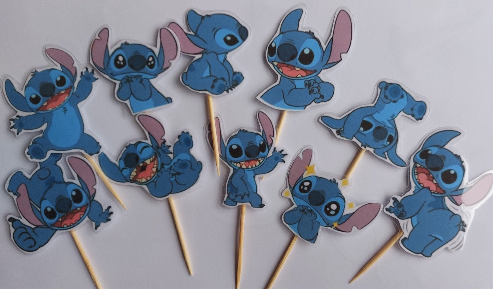 Set van 10 Stitch cupcake traktatie prikkers, Hobby en Vrije tijd, Feestartikelen, Ophalen of Verzenden, Nieuw, Versiering, Verjaardag
