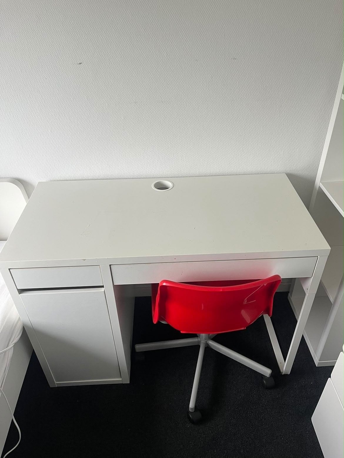 Wit bureau met lade en opbergruimte (m2458543703) — Bureaus — Marktplaats