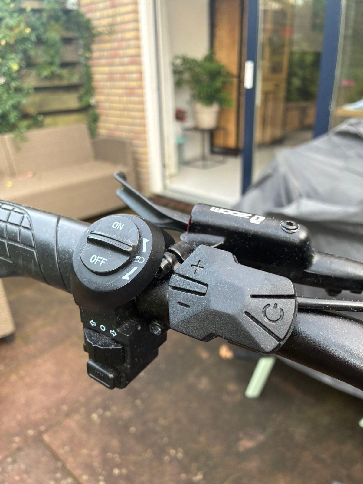 Foto 12 van Gebruikte OUXI  V8 3.0 Fatbike - Zwart - Hydraulische Remmen