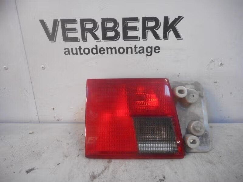 ACHTERLICHT LINKS ACHTERKLEP Audi A6 (C4) (4ao945093), Gebruikt, Info@forvia.com, HELLA GmbH & Co. KGaA, Rixbecker Straße 75 59552 Lippstadt, DE