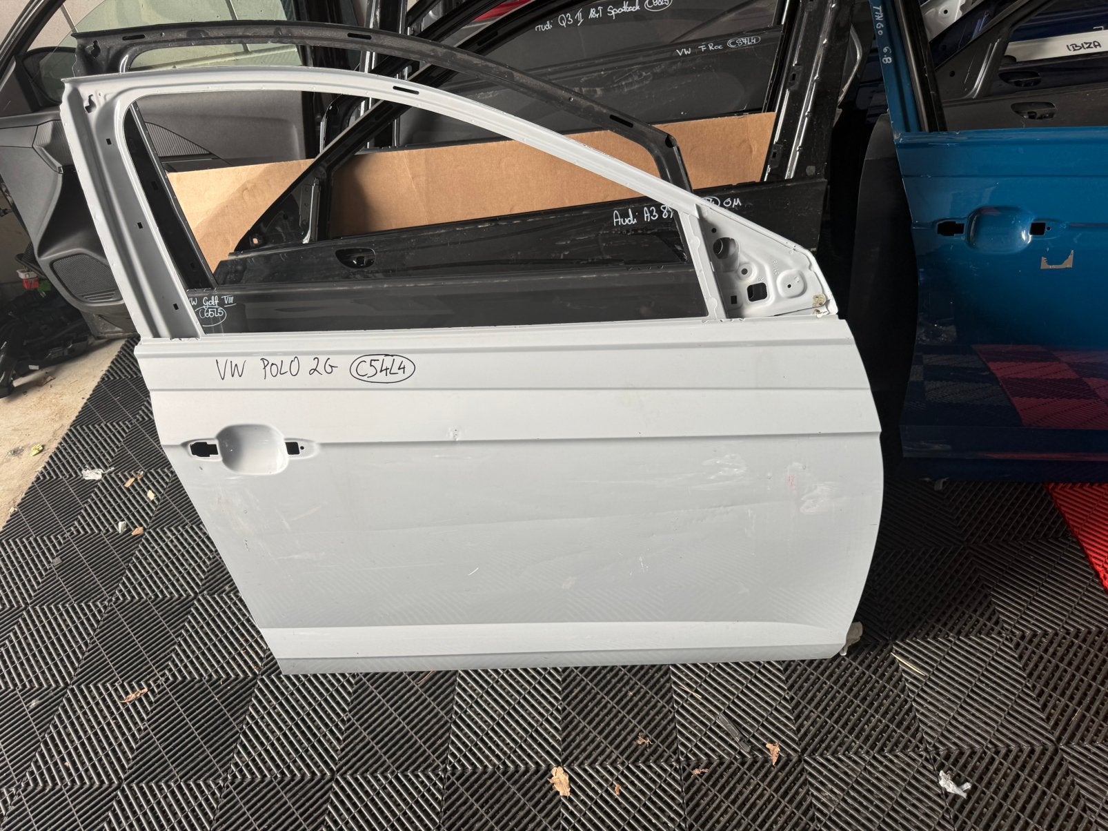 Volkswagen Polo 2G taigo rechts voor portier deur, Ophalen