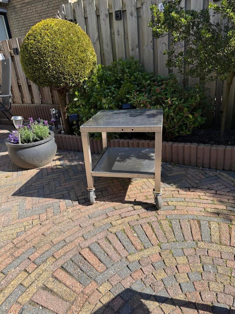 RVS Werktafel op wielen - Ideaal voor BBQ/Buitenkeuken, Ophalen of Verzenden, Zo goed als nieuw