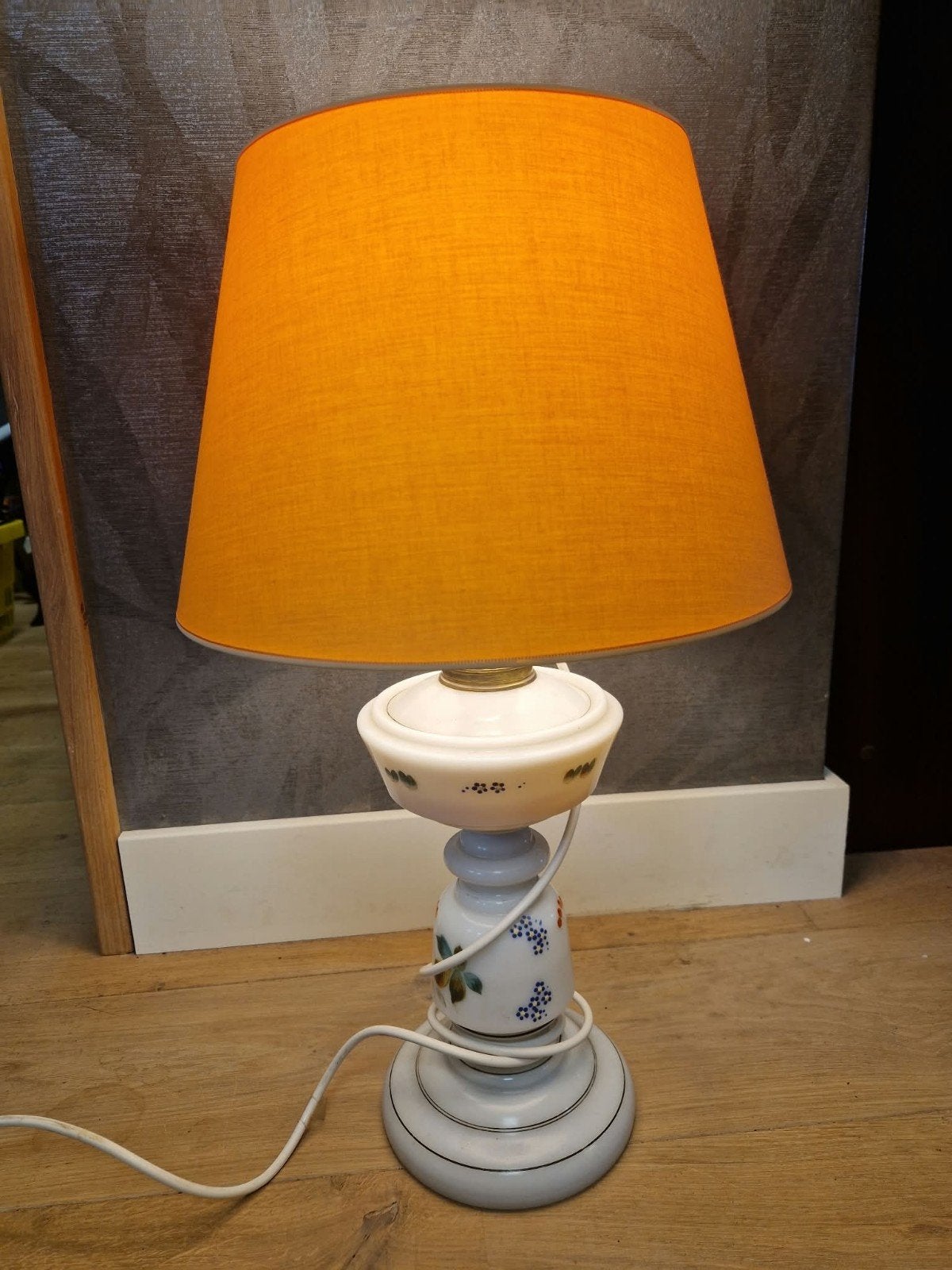 Vintage tafellamp van een olielamp met bloemmotief, Antiek en Kunst, Ophalen of Verzenden
