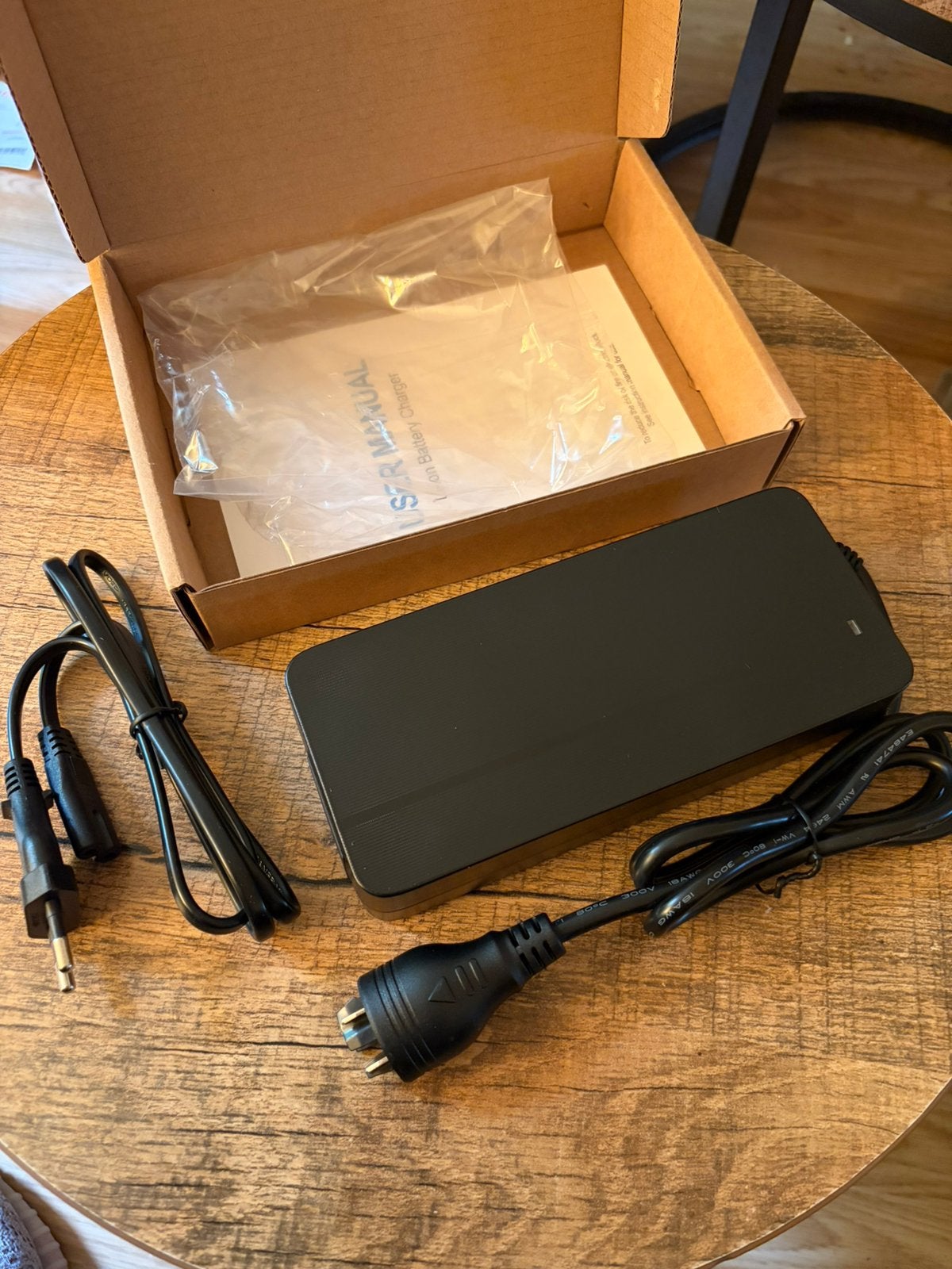 Oplader voor Bosch Elektrische fietsen. 4A Snellader Nieuw!, Fietsen en Brommers, Verzenden, Zo goed als nieuw, Elektrische fiets