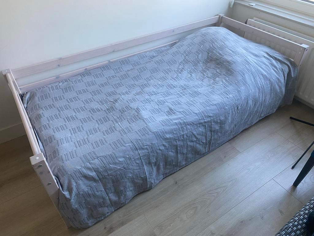 Eenpersoonsbed met lattenbodem - Wit hout, Huis en Inrichting, Slaapkamer | Bedden, Ophalen, Gebruikt, 90 cm, Eenpersoons