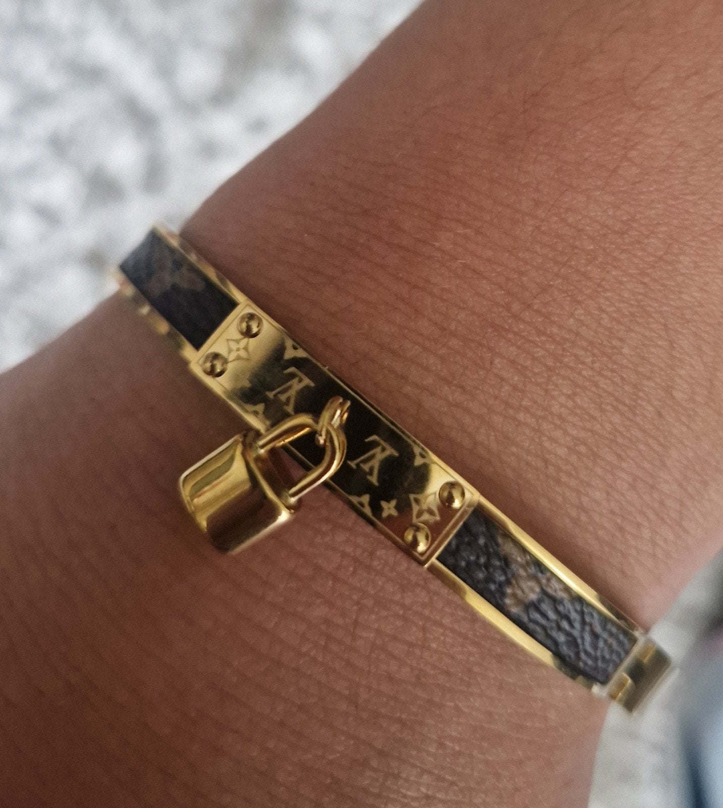 Louis Vuitton dames armband ZGAN, Ophalen of Verzenden, Zo goed als nieuw, Bruin, Goud