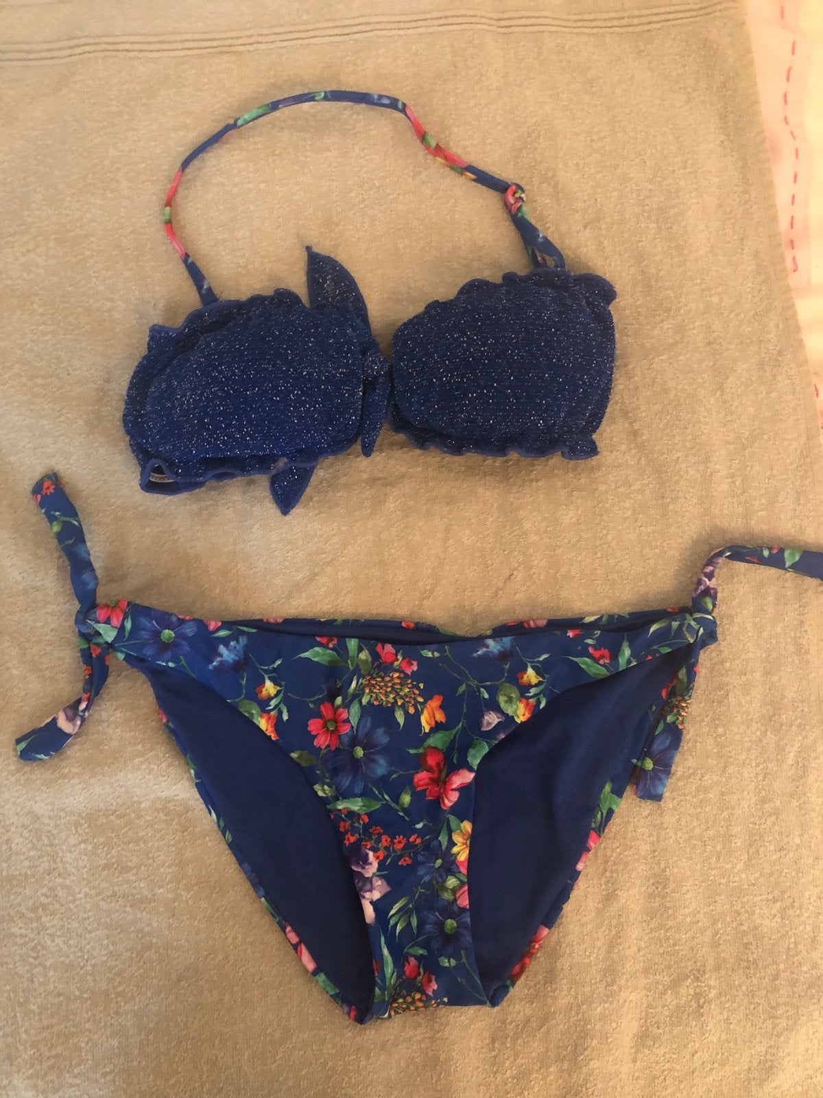 Glitter bikini top met bloementjes broekje voor 12/13 jaar, Kleding | Dames, Ophalen of Verzenden, Gedragen, Blauw, Bikini