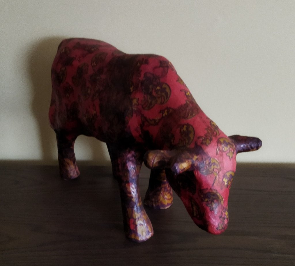 Grote Spaanse stierenbeeld in papier maché jaren '90, Antiek en Kunst, Curiosa en Brocante, Ophalen of Verzenden