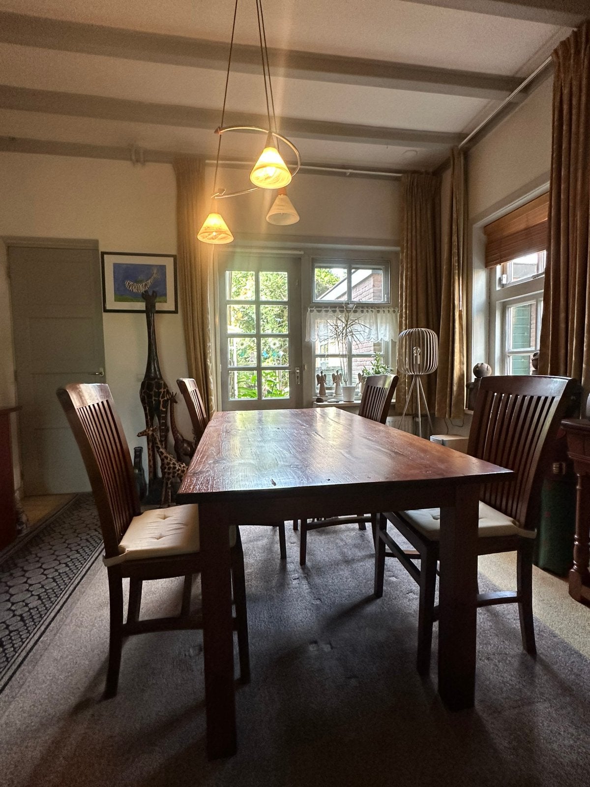 Massief houten eettafel met 4 stoelen – Complete eetkamerset, Ophalen, Zo goed als nieuw, 4 tot 6 stoelen