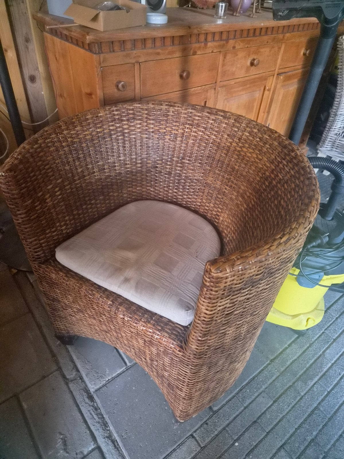 mooie rieten stoel met kussen, Tuin en Terras, Tuinstoelen, Ophalen, Zo goed als nieuw, Rotan